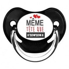 Tétine de bébé même tête que tonton