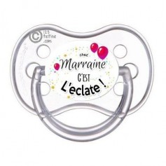 Tétine de bébé chez marraine c'est l'éclate